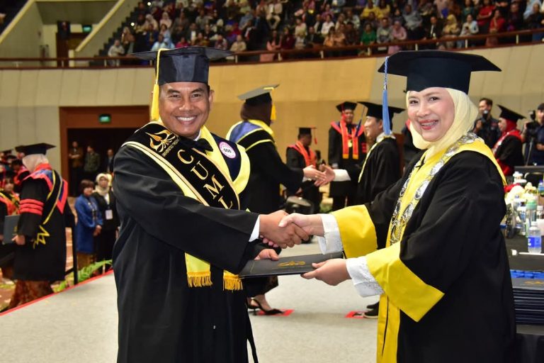 DANKORMAR RAIH GELAR DOKTOR DALAM WISUDA UNIVERSITAS TRISAKTI