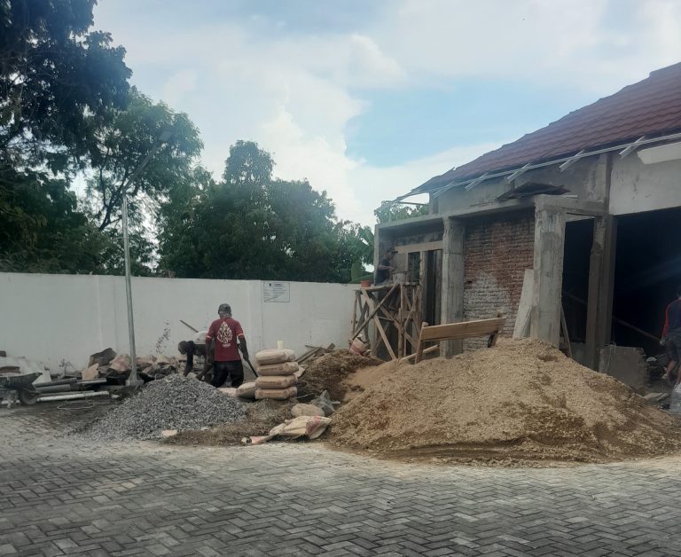 Proyek Perluasan Kantor Cabang Dinas Pendidikan Wilayah IX Diduga Dikerjakan Asal-Asalan, Pekerja Tak Pakai APD