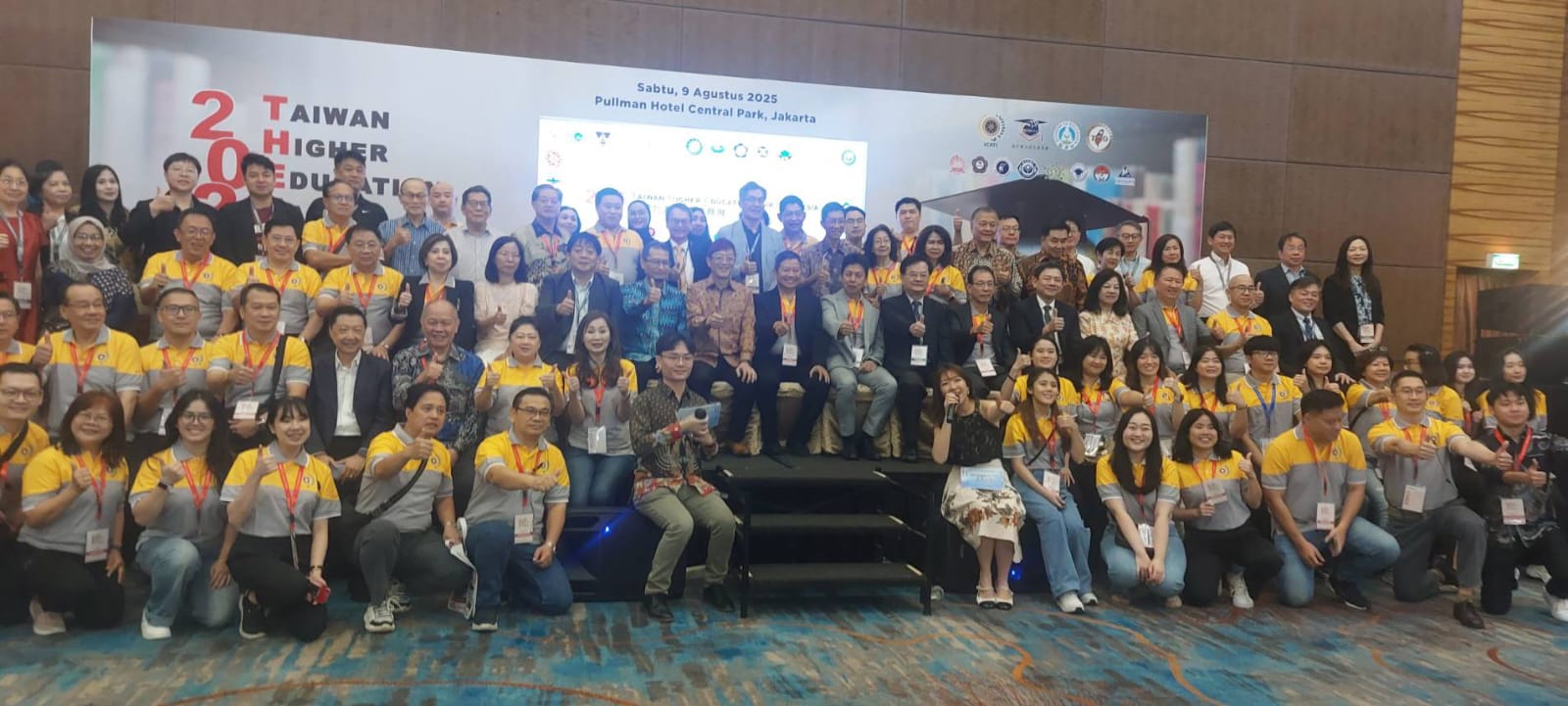 Foto bersama pada pembukaan perdana Pameran Pendidikan Tinggi Taiwan 2025 di Jakarta.