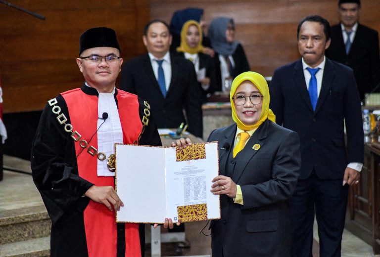 DPRD Indramayu Gelar Peresmian dan Pengucapan Sumpah Ketua dan Anggota PAW