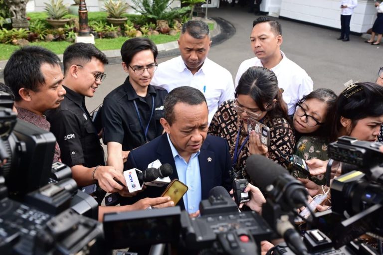 Prabowo Bahas Transisi Energi dengan Bahlil, Target Bangun 100 GW Panel Surya